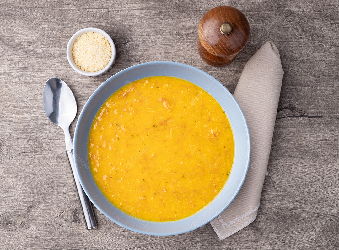 Imagem mostra uma tigela de sopa ou caldo