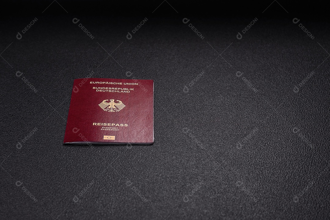 Passaporte Alemanha em uma mesa de concreto