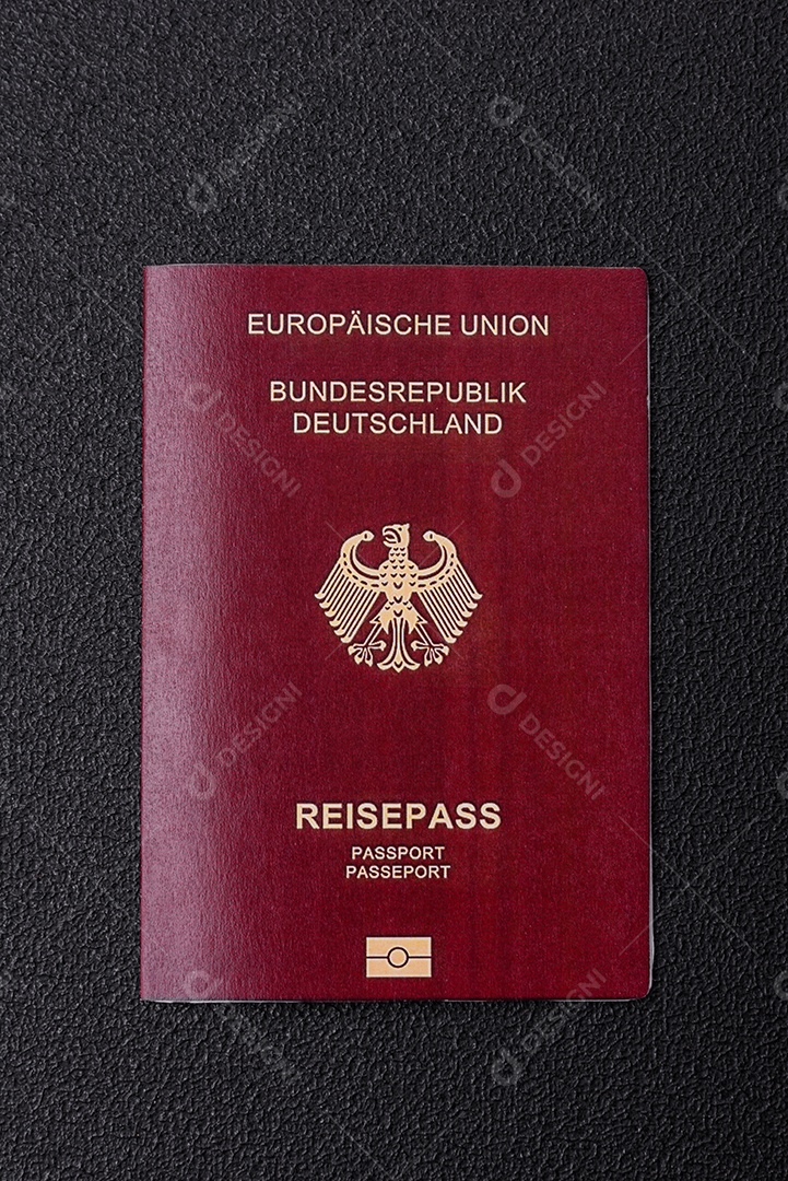 Passaporte Alemanha em uma mesa de concreto