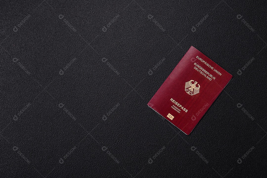 Passaporte japão em uma mesa de concreto