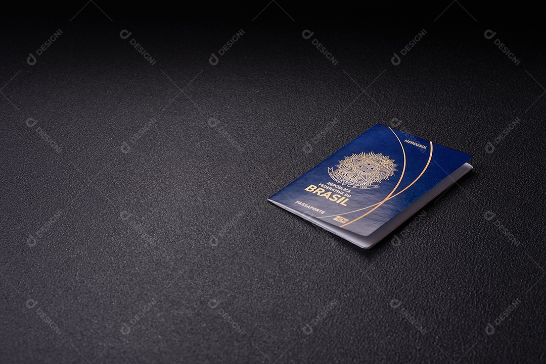 Passaporte Palestina em uma mesa de concreto
