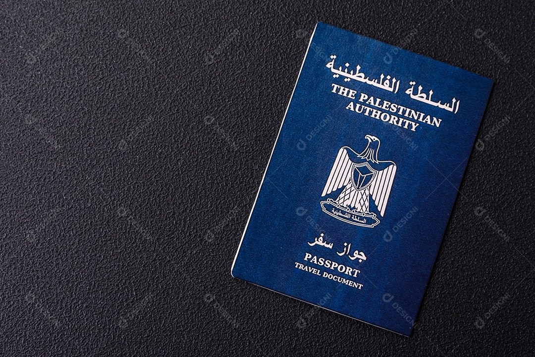 Passaporte Palestina em uma mesa de concreto