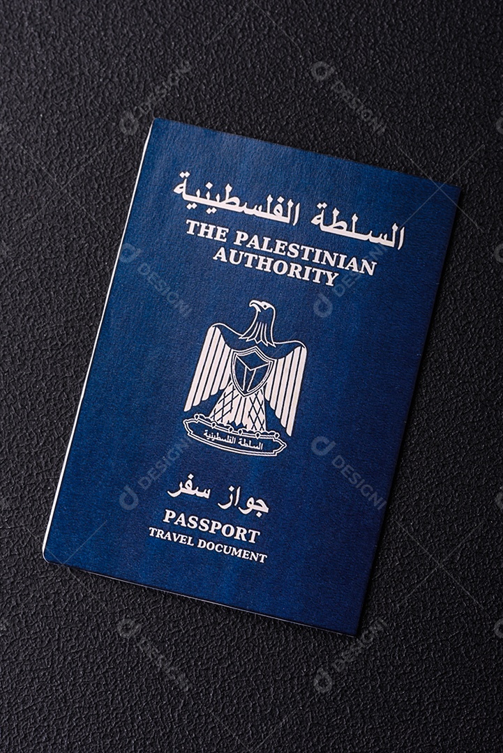 Passaporte Palestina em uma mesa de concreto