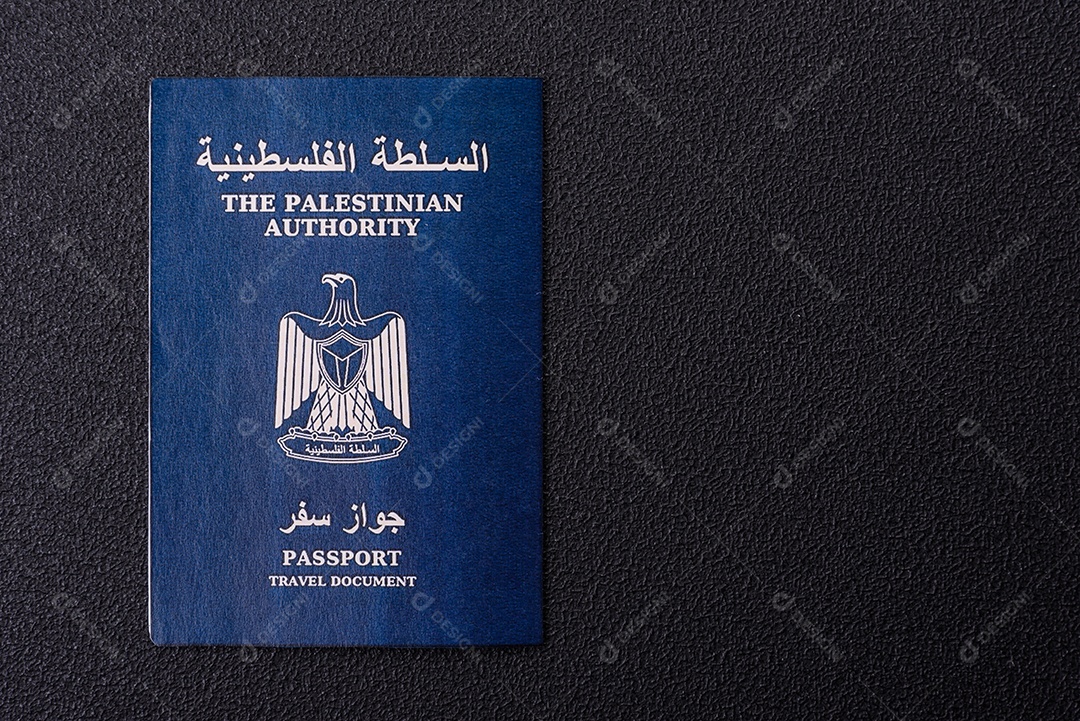 Passaporte Palestina em uma mesa de concreto