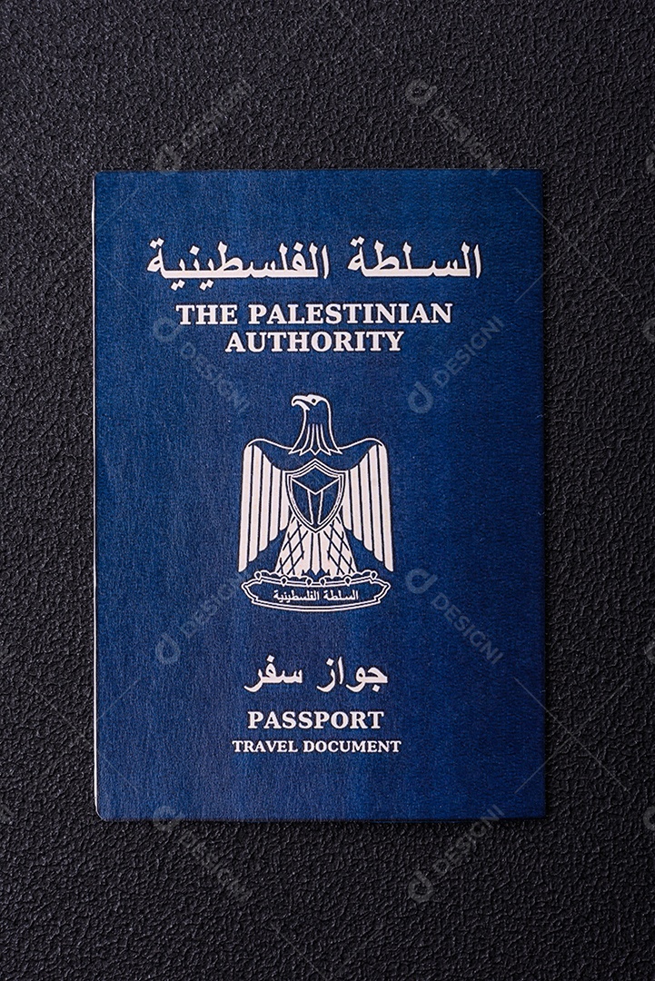 Passaporte Palestina em uma mesa de concreto