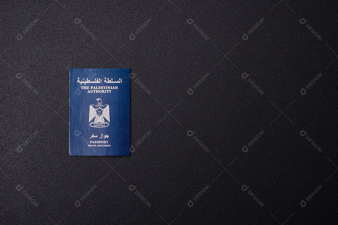 Passaporte Palestina em uma mesa de concreto