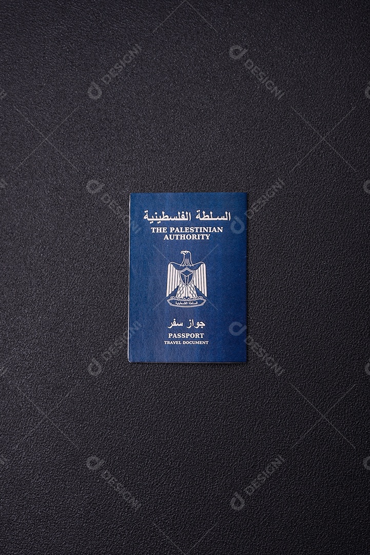 Passaporte Palestina em uma mesa de concreto