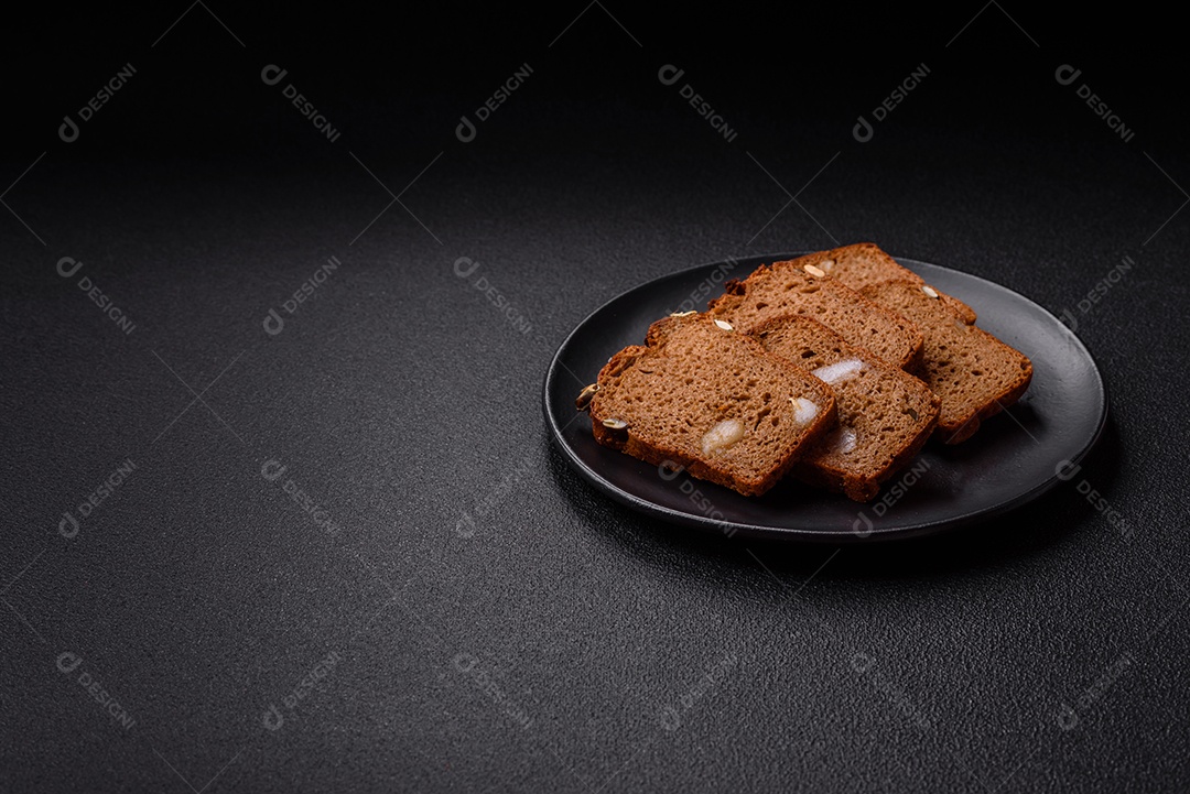 Pães integral em uma mesa concreto