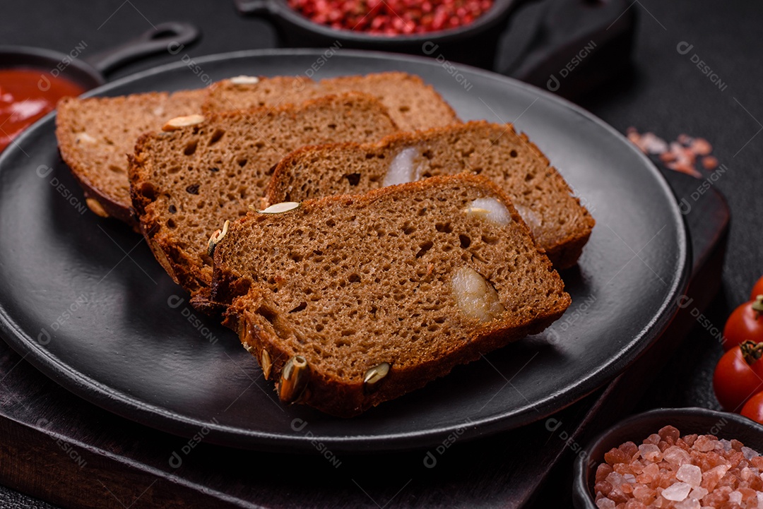 Pães integral em uma mesa concreto