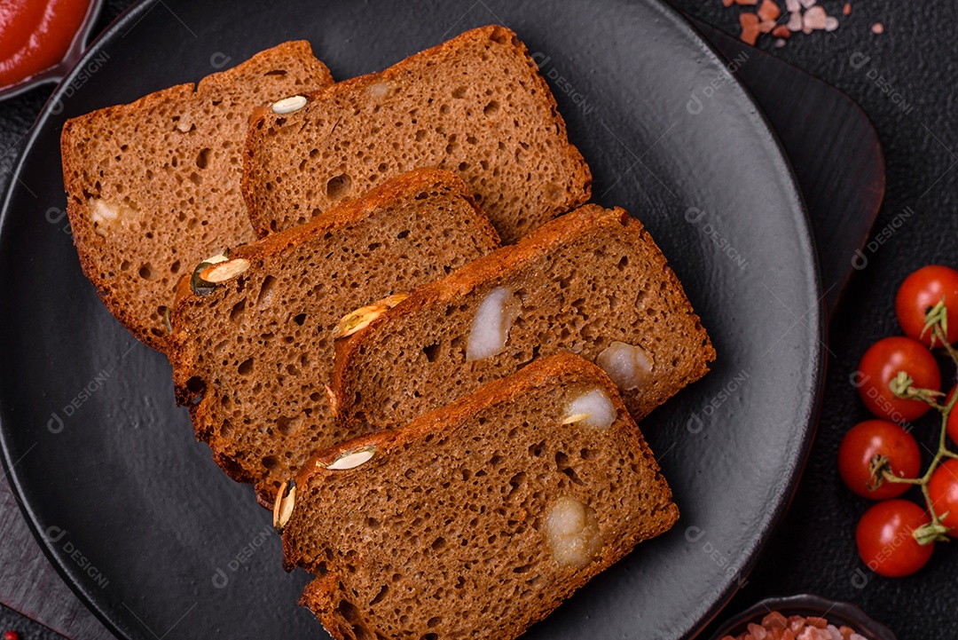 Pães integral em uma mesa concreto