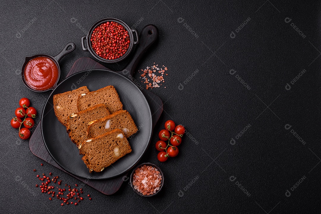 Pães integral em uma mesa concreto