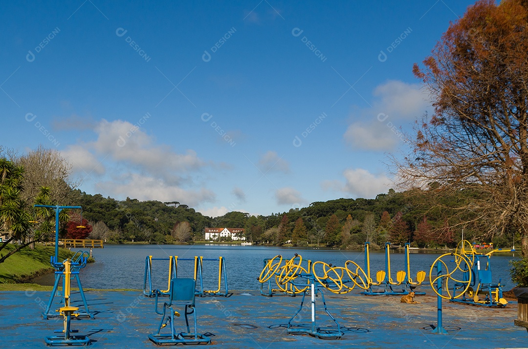 Imagem retrata uma paisagem natural serena