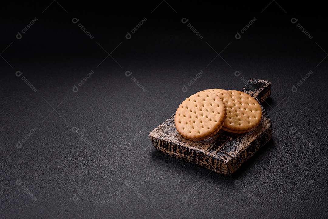 Saboroso Biscoitos redondos pontilhados com creme