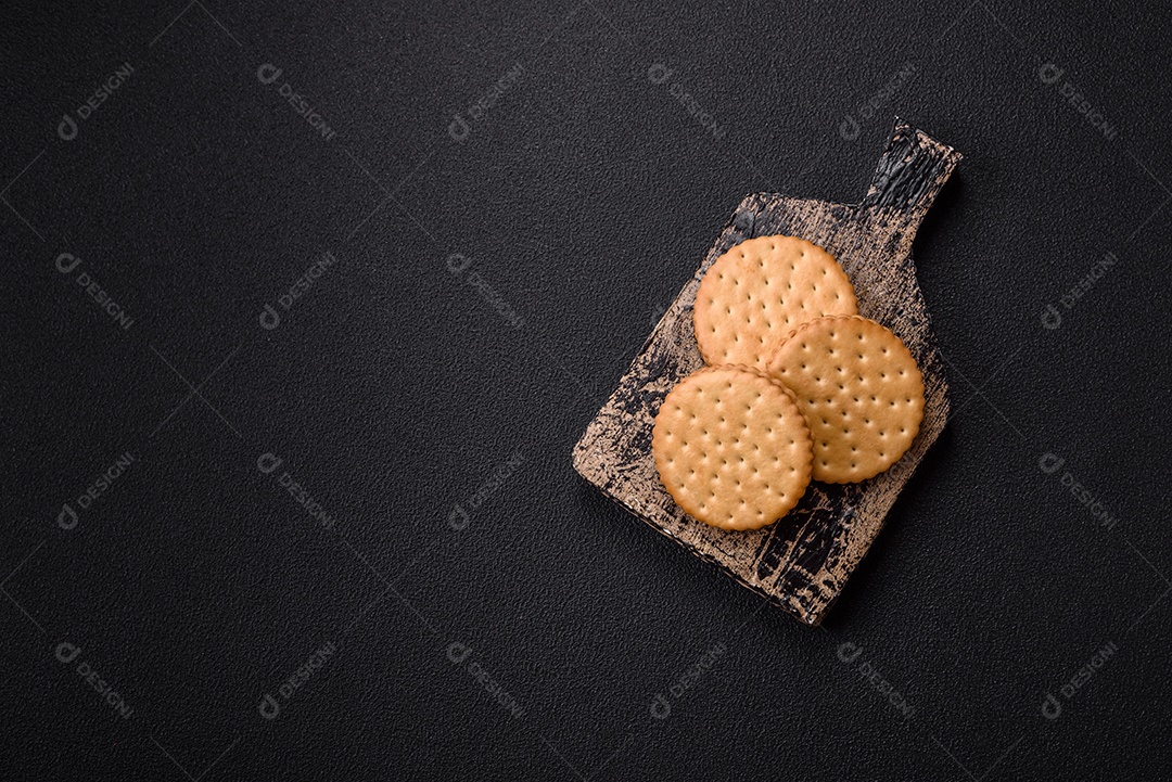 Saboroso Biscoitos redondos pontilhados com creme
