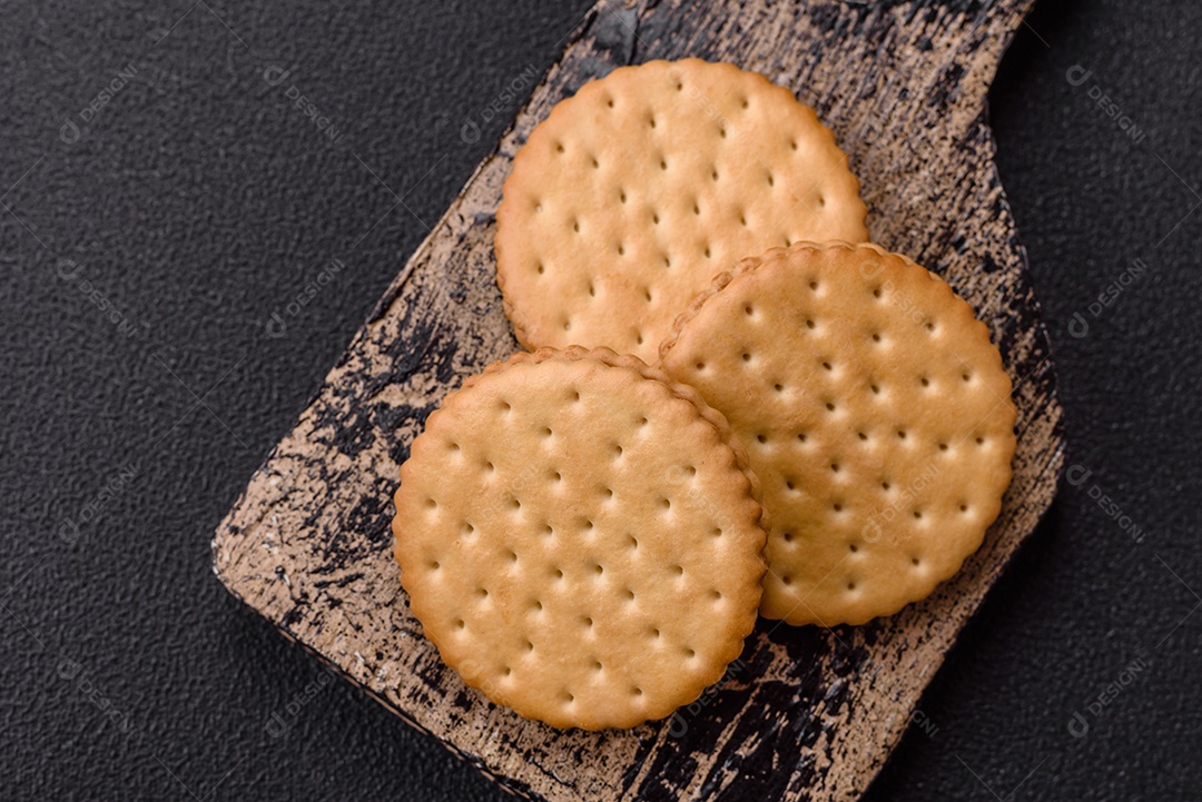 Saboroso Biscoitos redondos pontilhados com creme