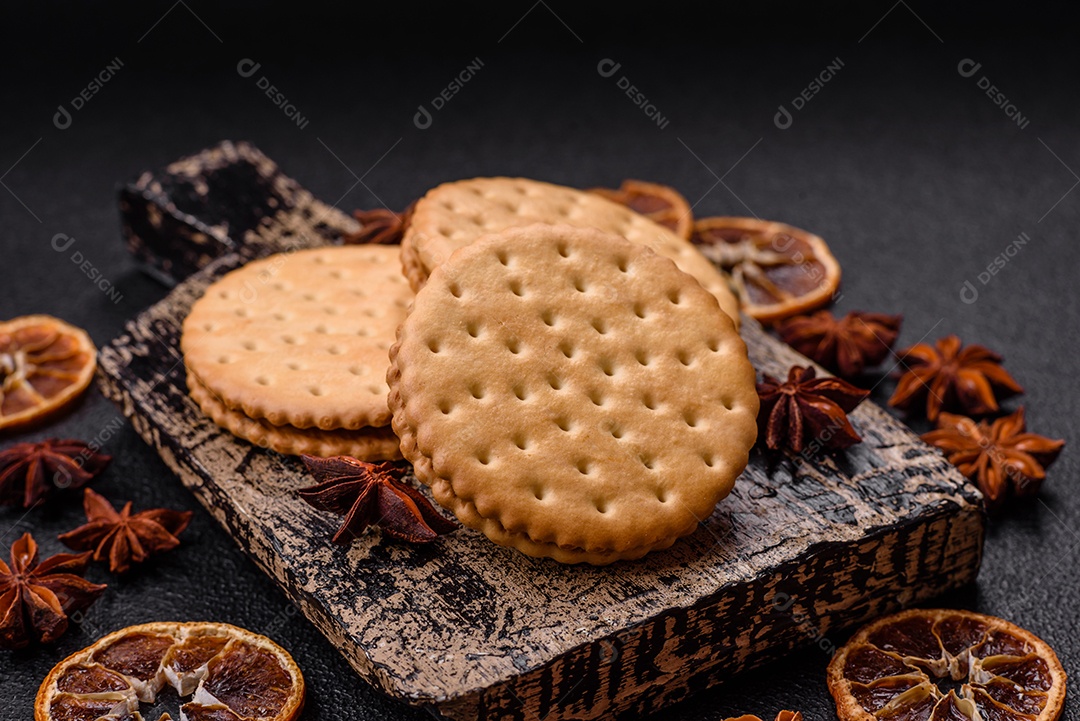 Saboroso Biscoitos redondos pontilhados com creme