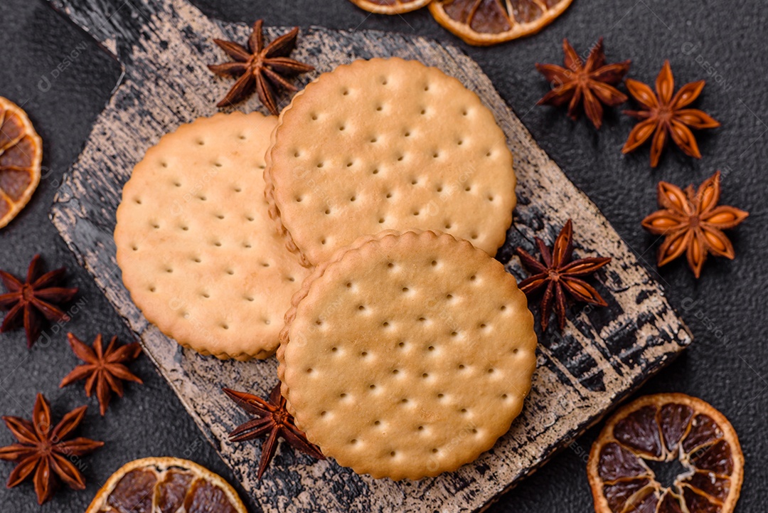 Saboroso Biscoitos redondos pontilhados com creme