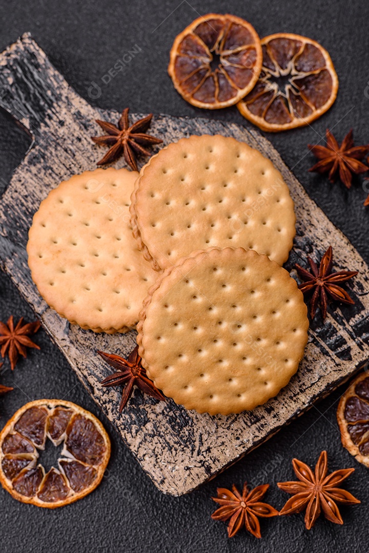 Saboroso Biscoitos redondos pontilhados com creme