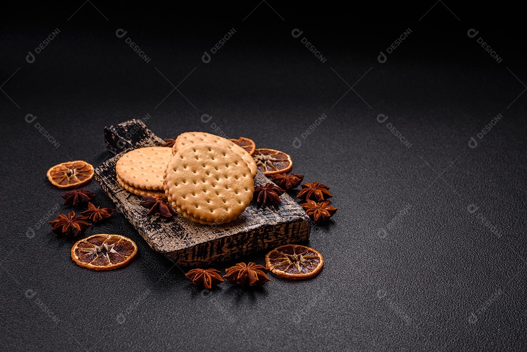 Saboroso Biscoitos redondos pontilhados com creme
