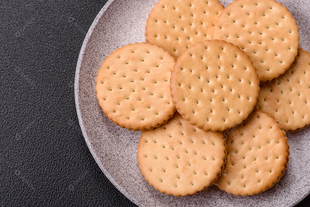 Saboroso Biscoitos redondos pontilhados com creme