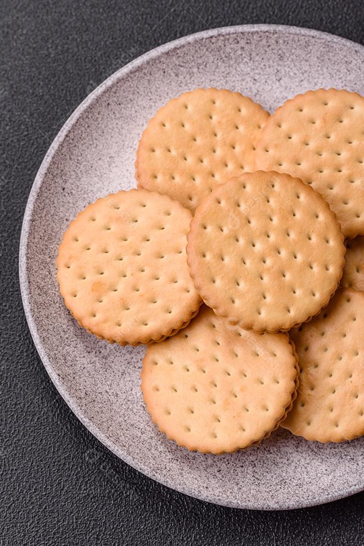 Saboroso Biscoitos redondos pontilhados com creme
