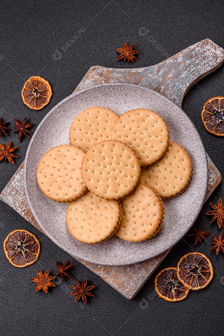Saboroso Biscoitos redondos pontilhados com creme