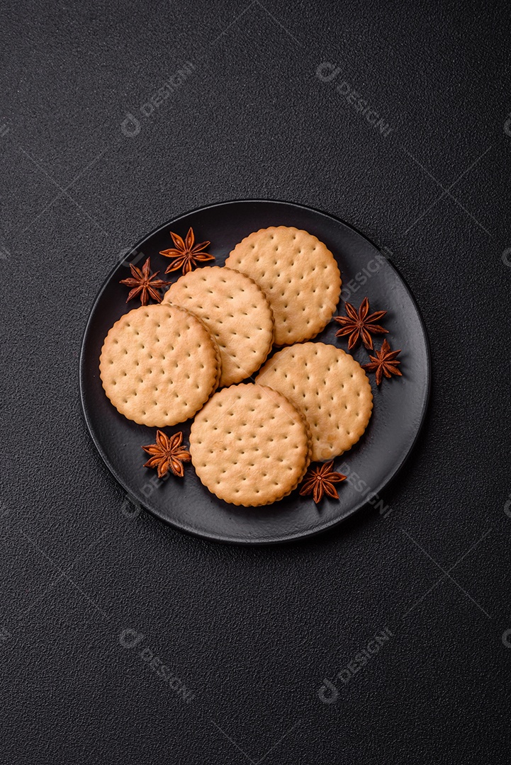 Saboroso Biscoitos redondos pontilhados com creme