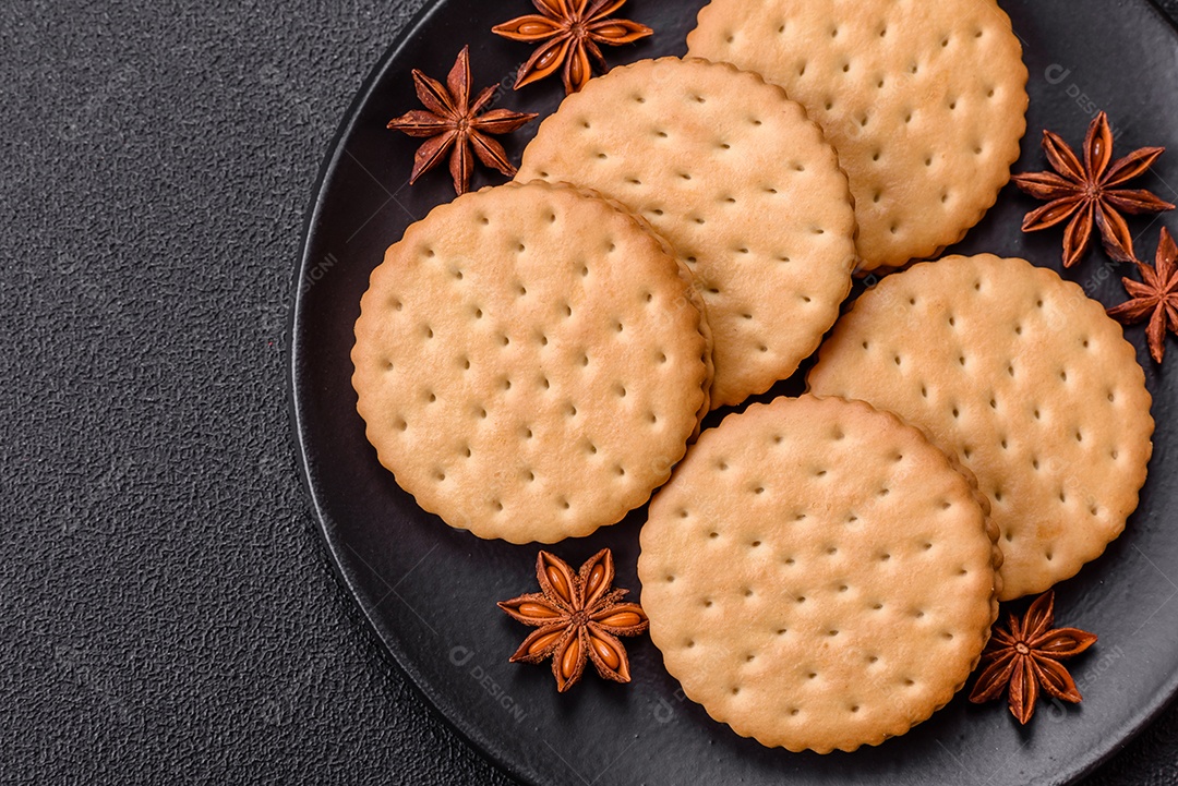 Saboroso Biscoitos redondos pontilhados com creme