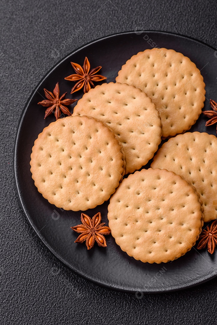 Saboroso Biscoitos redondos pontilhados com creme