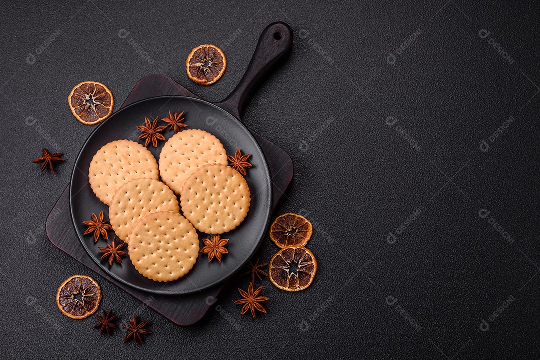 Saboroso Biscoitos redondos pontilhados com creme
