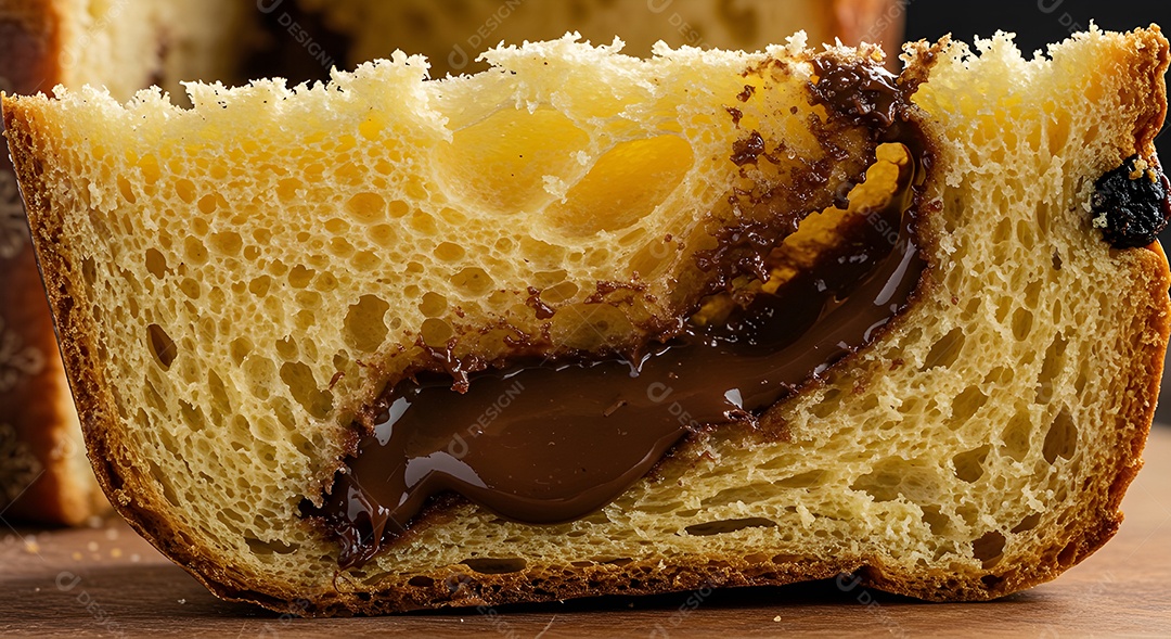 Fatia de chocotone em uma mesa