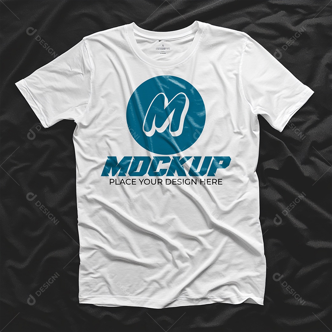 Mockup de Camisa Gola O PSD Editável