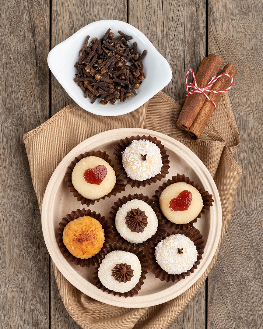 Imagem mostra uma variedade de brigadeiros