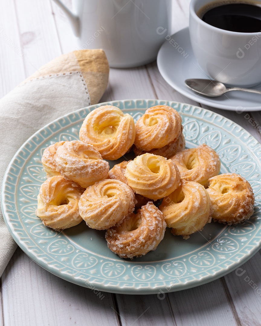 Imagem mostra carolinas, também conhecidas como profiteroles ou choux cream