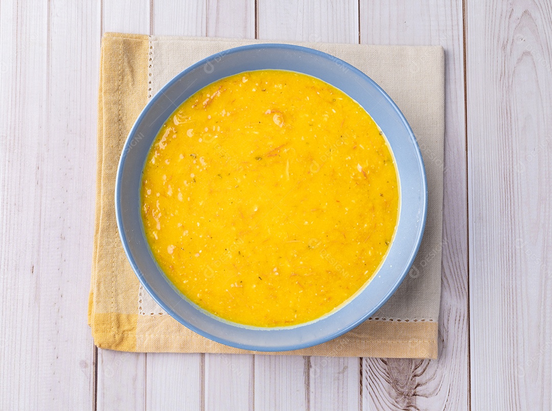 Sopa de Abobora em uma mesa