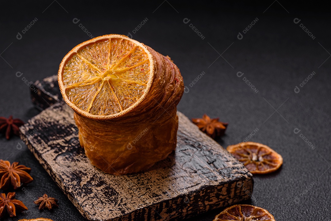 Craffin doce feito de massa folhada com merengue suíço