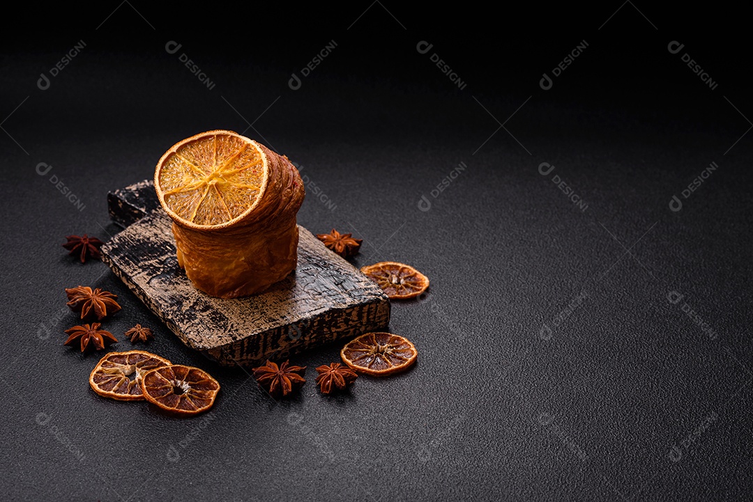 Craffin doce feito de massa folhada com merengue suíço