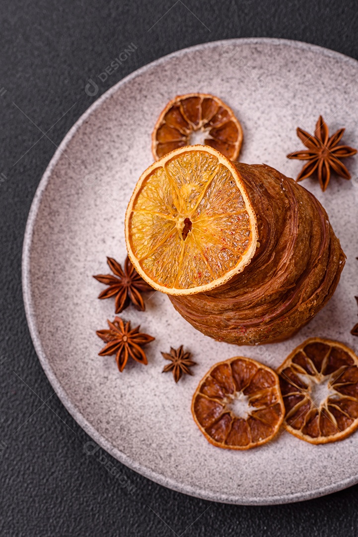 Craffin doce feito de massa folhada com merengue suíço