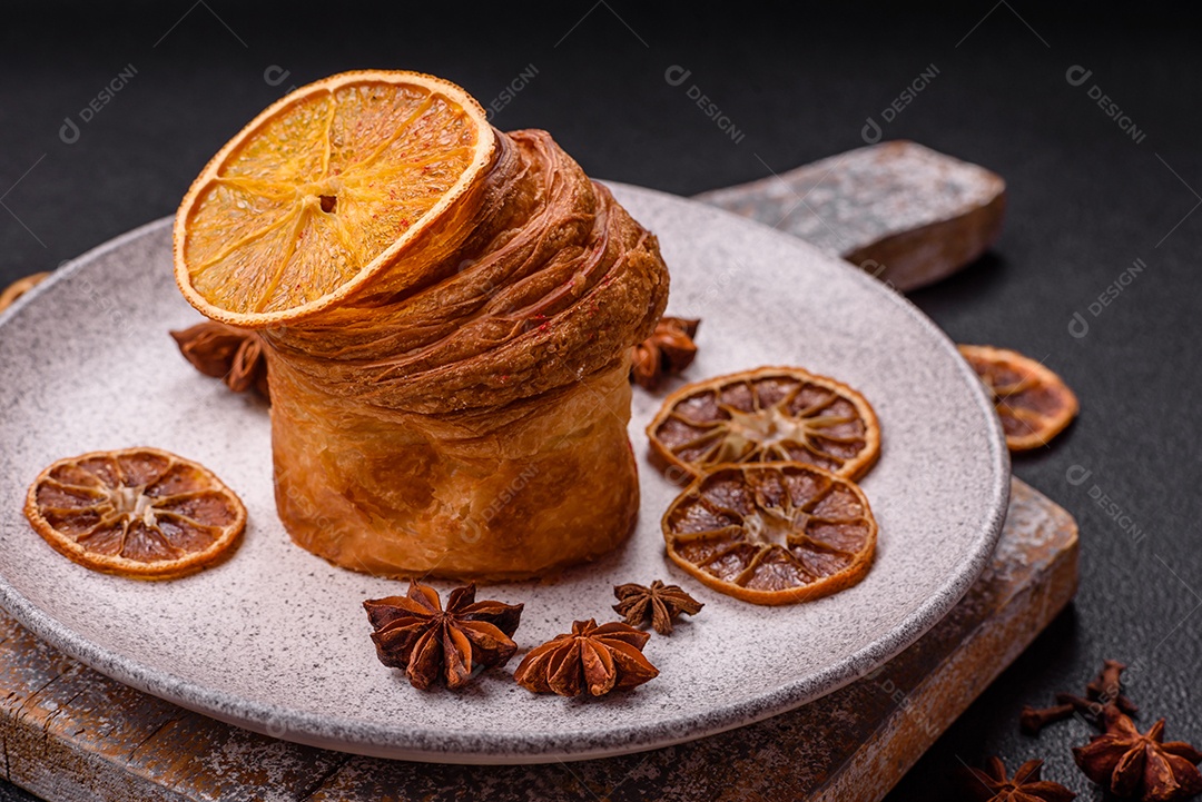 Craffin doce feito de massa folhada com merengue suíço