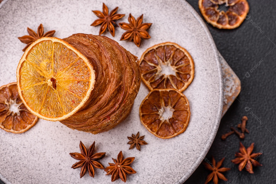 Craffin doce feito de massa folhada com merengue suíço