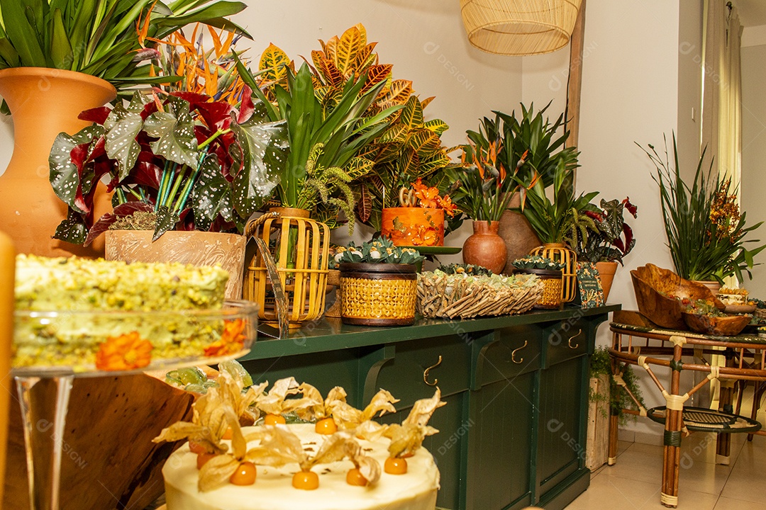 Alimentos saborosos em uma mesa de uma festa