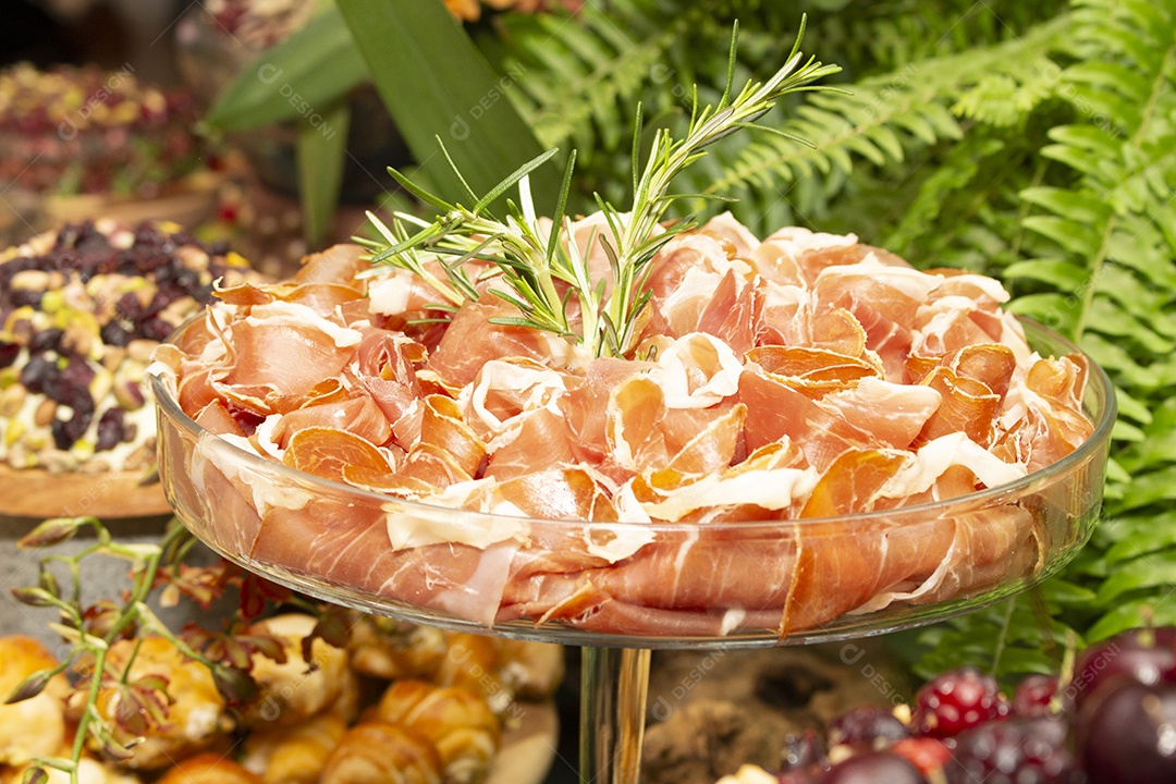 Alimentos saborosos em uma mesa de uma festa