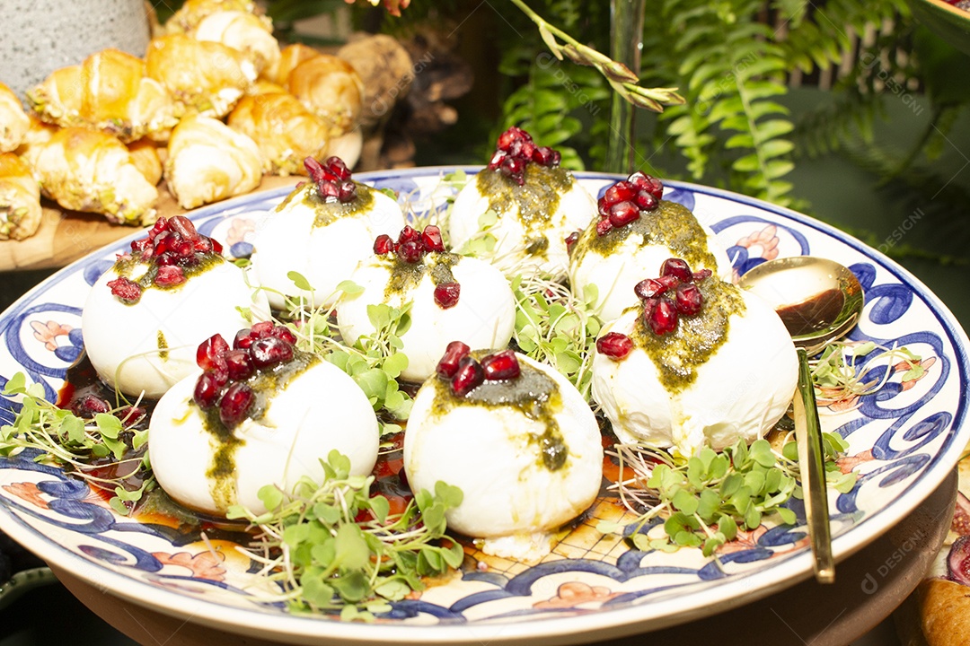 Alimentos saborosos em uma mesa de uma festa
