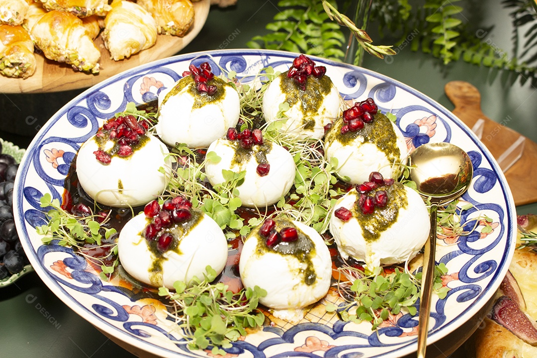 Alimentos saborosos em uma mesa de uma festa