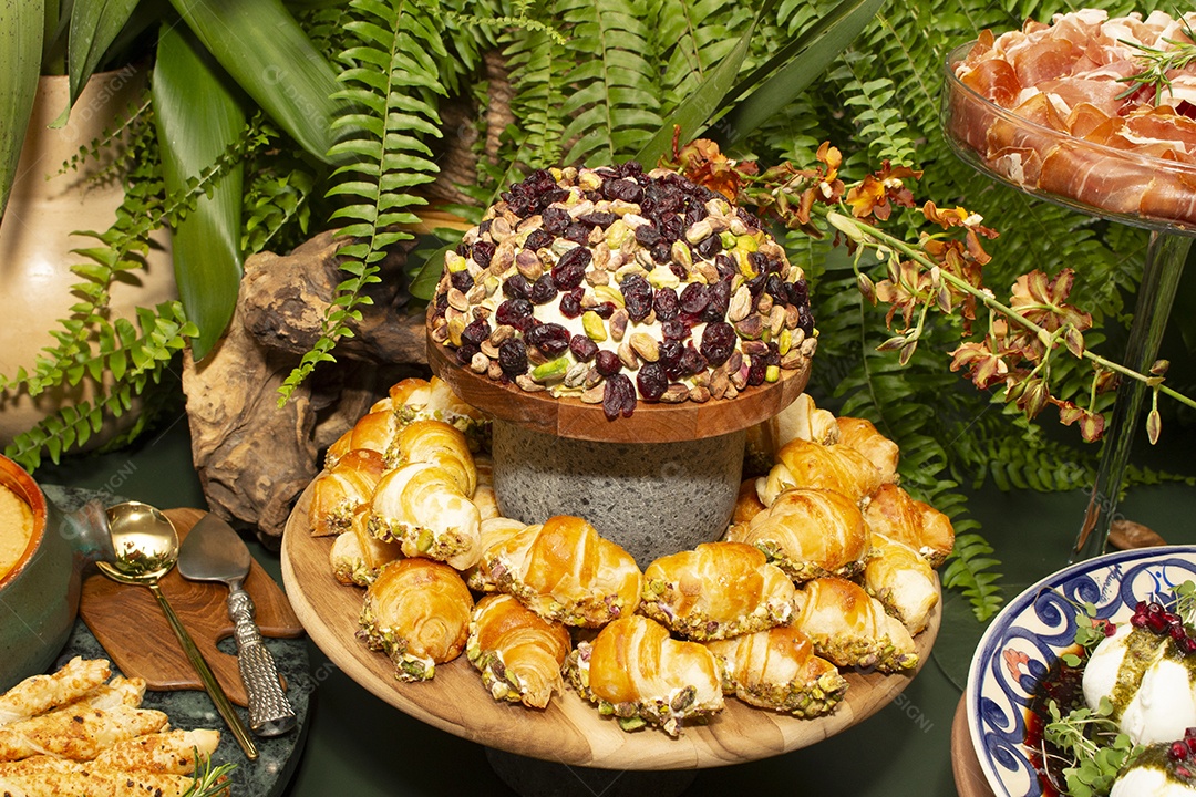 Alimentos saborosos em uma mesa de uma festa