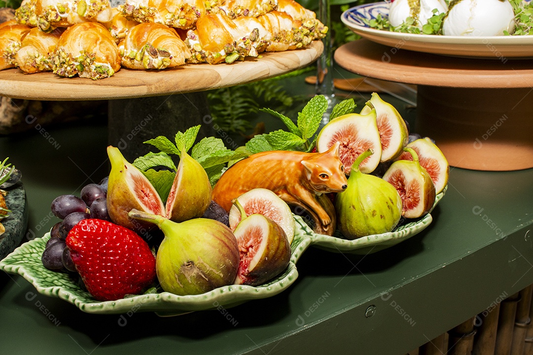 Alimentos saborosos em uma mesa de uma festa