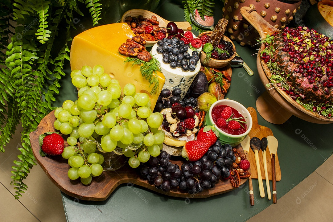 Alimentos saborosos em uma mesa de uma festa