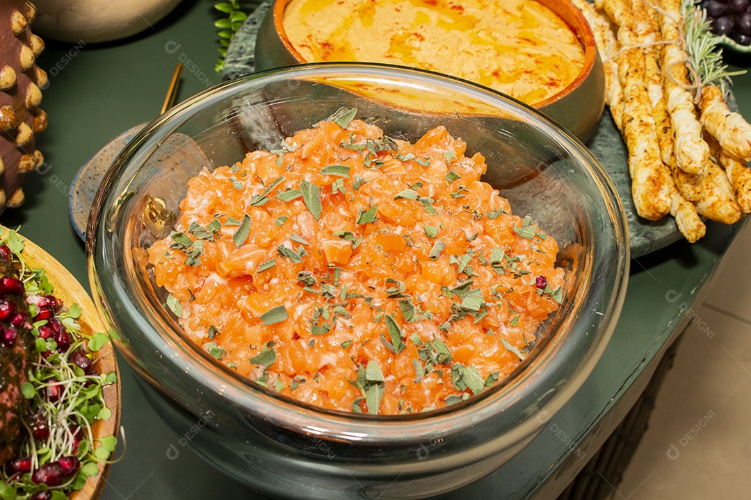 Alimentos saborosos em uma mesa de uma festa