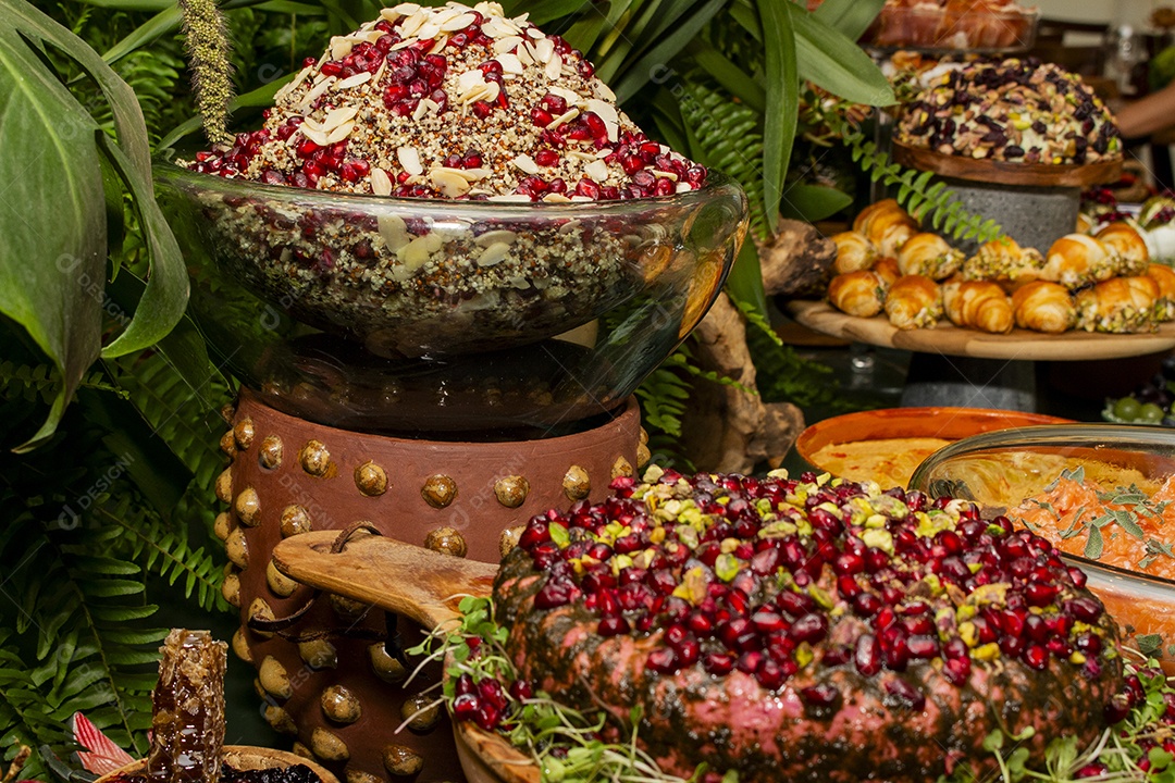 Alimentos saborosos em uma mesa de uma festa