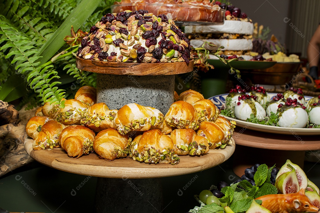 Alimentos saborosos em uma mesa de uma festa